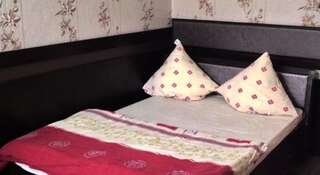 Гостиница Релакс Владивосток Стандартный двухместный номер с 1 кроватью или 2 отдельными кроватями-1